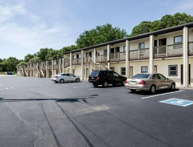 Econo Lodge by Choice - Cape Cod hotel detail image 1