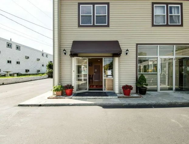 Econo Lodge by Choice - Cape Cod hotel detail image 2