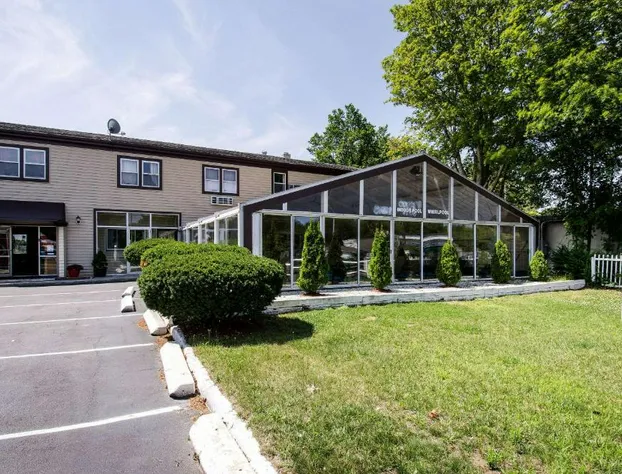 Econo Lodge by Choice - Cape Cod hotel detail image 3