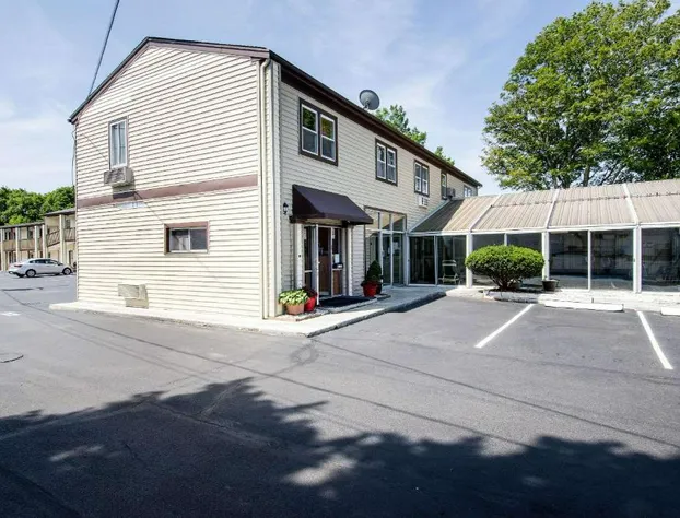 Econo Lodge by Choice - Cape Cod hotel detail image 4