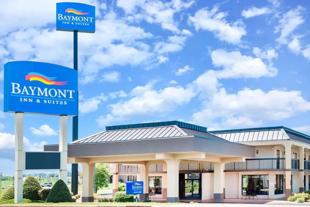 Baymont by Wyndham Clarksville Northeast hotel hero