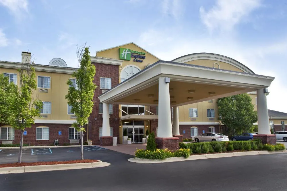 Holiday Inn Express Hotel & Suites Woodhaven by IHG hotel hero