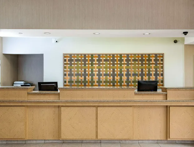 La Quinta Inn & Suites by Wyndham Greenville Haywood hotel detail image 4