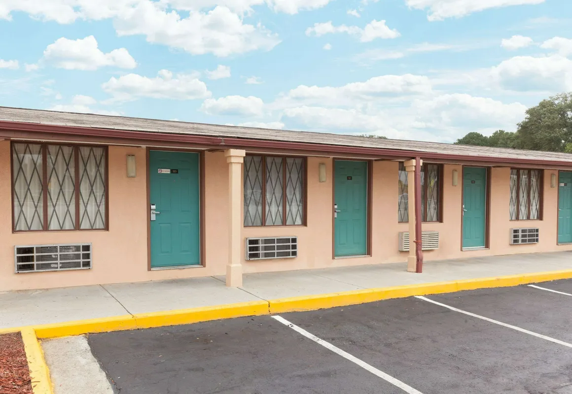 Knights Inn Tucker hotel hero