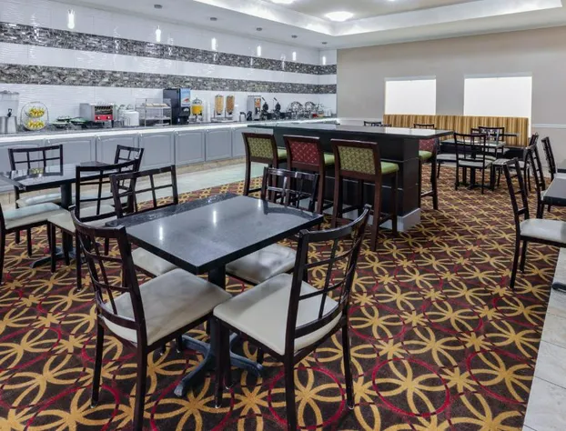 La Quinta Inn & Suites by Wyndham Garland Harbor Point hotel detail image 4