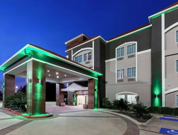 La Quinta Inn & Suites by Wyndham Lumberton hotel detail image 1