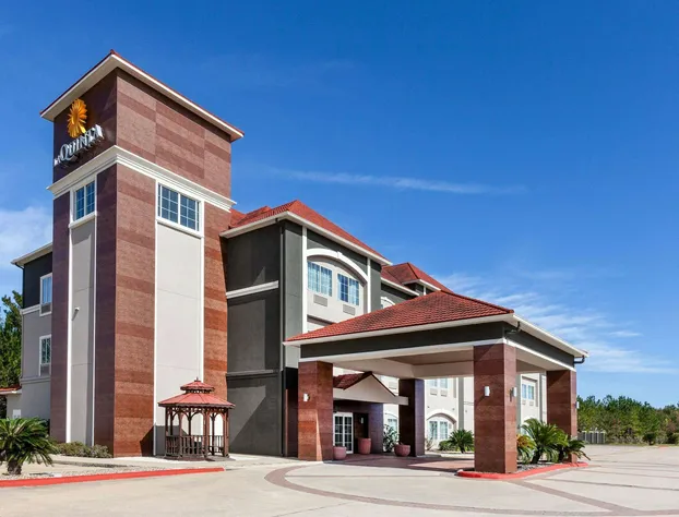 La Quinta Inn & Suites by Wyndham Lumberton hotel detail image 1