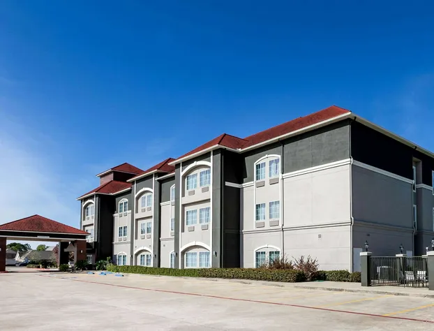 La Quinta Inn & Suites by Wyndham Lumberton hotel detail image 2