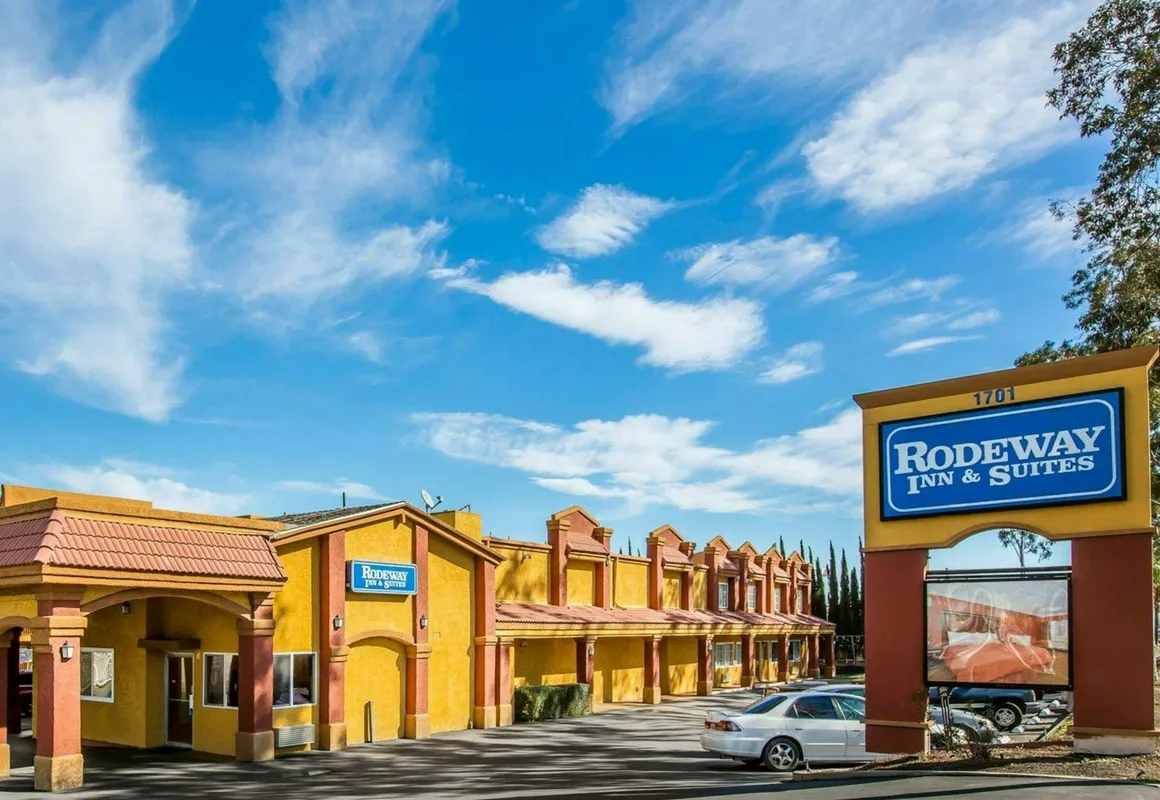 Rodeway Inn & Suites Corona hotel hero