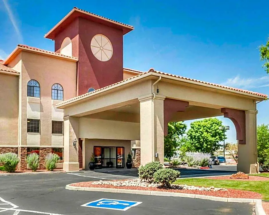 Quality Inn & Suites Albuquerque West hotel hero