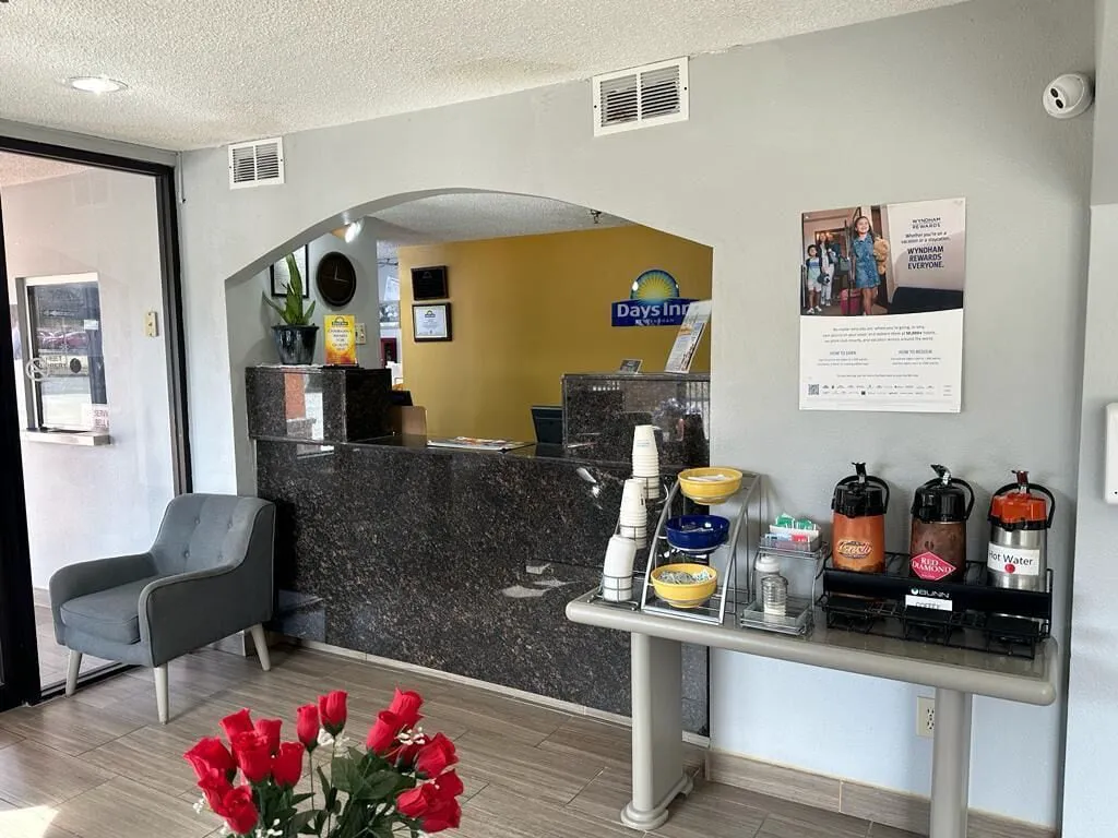 Quality Inn & Suites Decatur - Priceville I-65 hotel hero