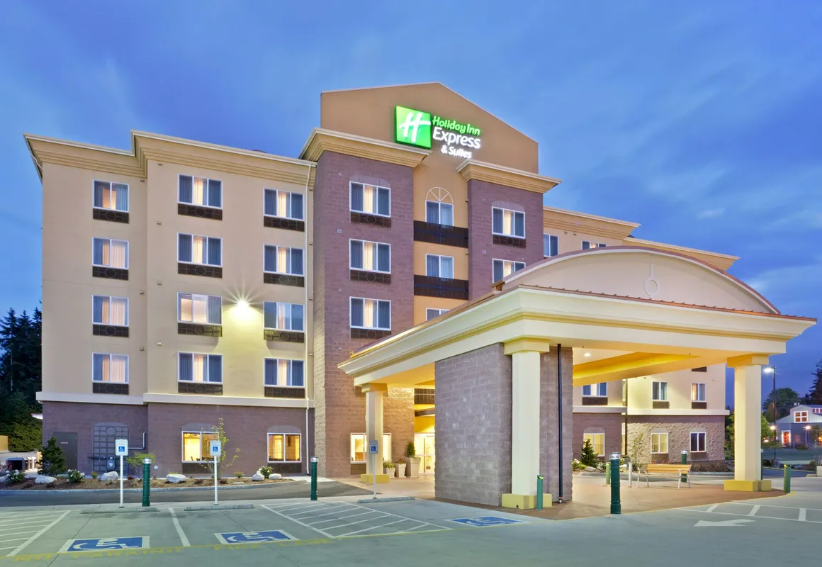 Holiday Inn Express & Suites Seattle North - Lynnwood by IHG hotel hero