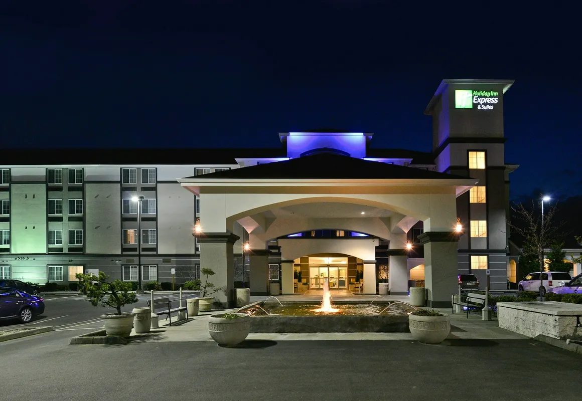 Holiday Inn Express & Suites Tacoma South - Lakewood by IHG hotel hero