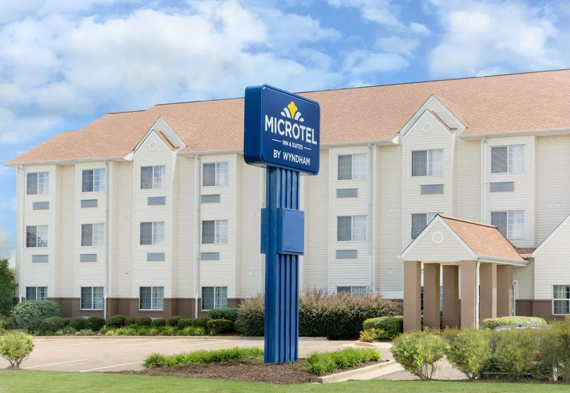 Microtel Inn & Suites by Wyndham Starkville hotel hero