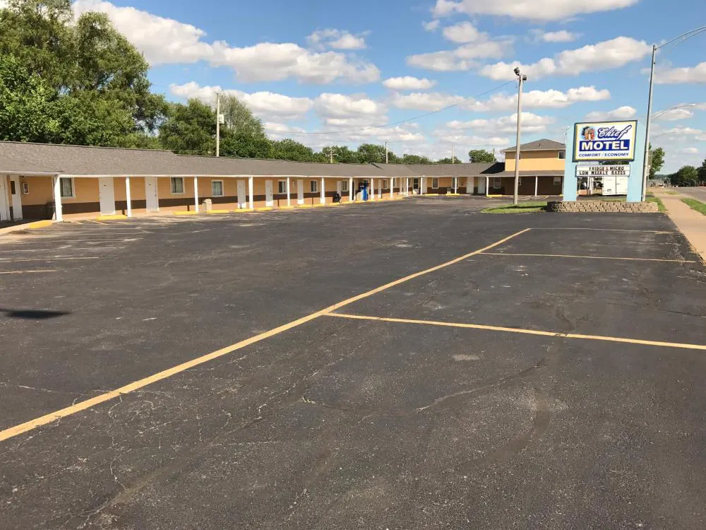 Chief Motel hotel hero