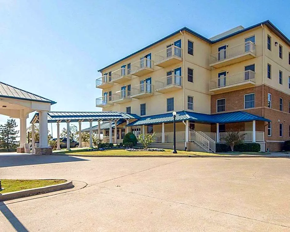 Quality Inn Tulsa - Downtown West hotel hero