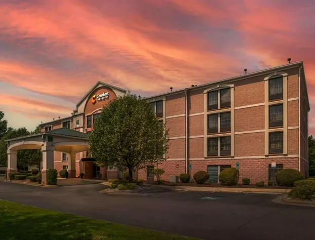 Comfort Inn & Suites Lake Norman hotel detail image 1