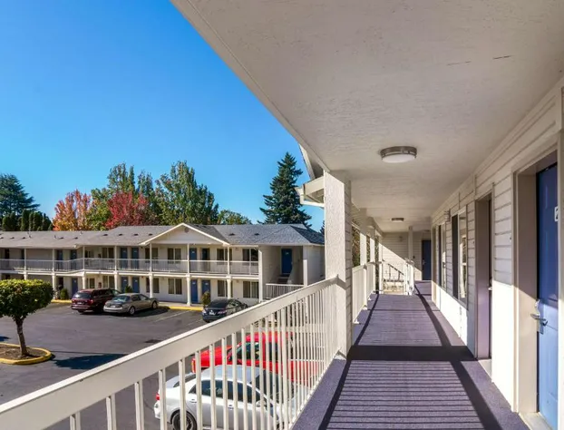 Motel 6 Portland, OR Mall 205 hotel detail image 1