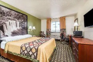 Super 8 by Wyndham Madison IN hotel detail image 3