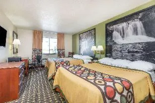 Super 8 by Wyndham Madison IN hotel detail image 2
