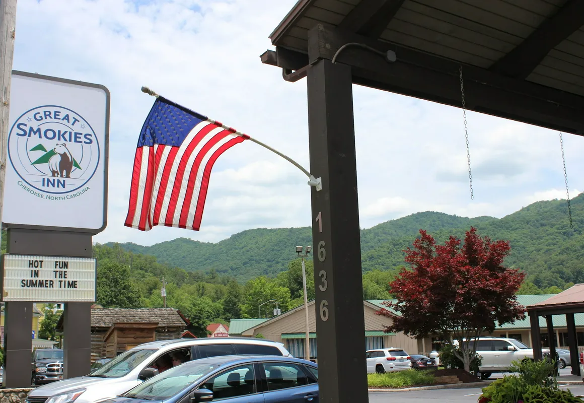 Great Smokies Inn Cherokee hotel hero