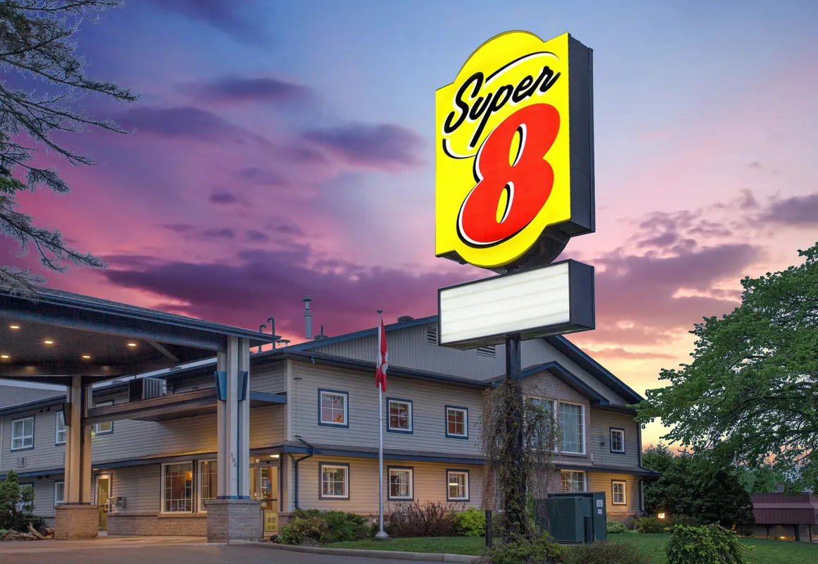 Super 8 by Wyndham Sault Ste Marie On hotel hero
