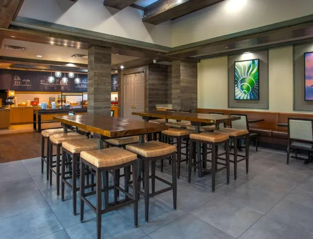 Hampton Inn & Suites Newark Airport Elizabeth hotel detail image 3