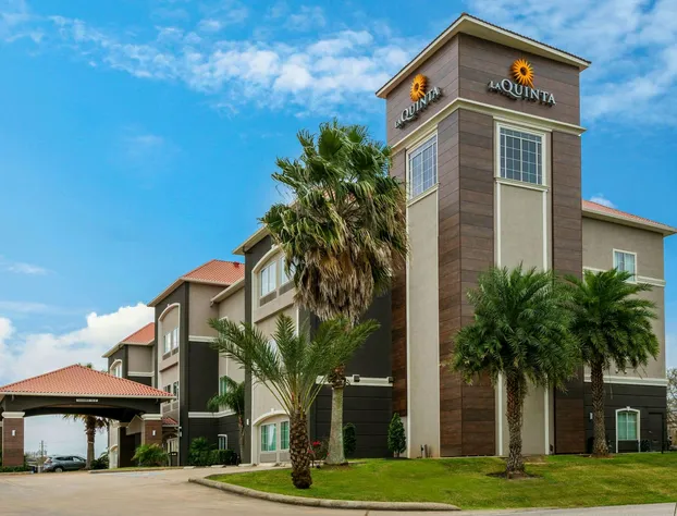 La Quinta Inn & Suites by Wyndham Alvin hotel detail image 2