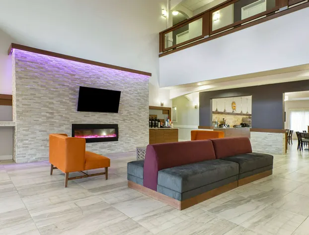 La Quinta Inn & Suites by Wyndham Alvin hotel detail image 4