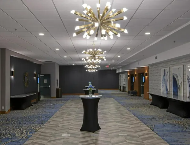 DoubleTree by Hilton Hotel West Edmonton hotel detail image 2