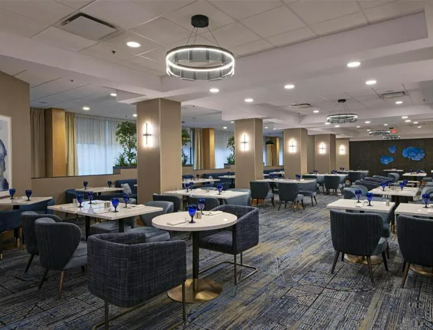 DoubleTree by Hilton Hotel West Edmonton hotel detail image 4