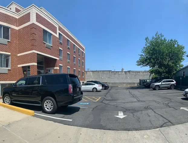 Cresthaven Inn JFK hotel detail image 3