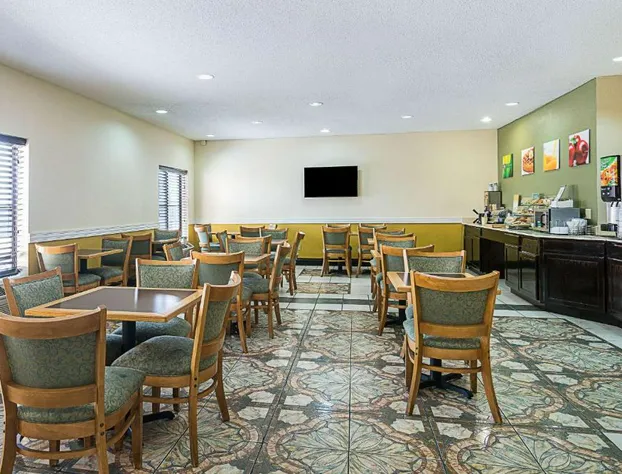 Quality Inn & Suites Harvey - Chicago Southland hotel detail image 4