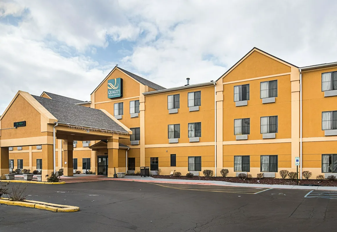 Quality Inn & Suites near I-80 and I-294 hotel hero