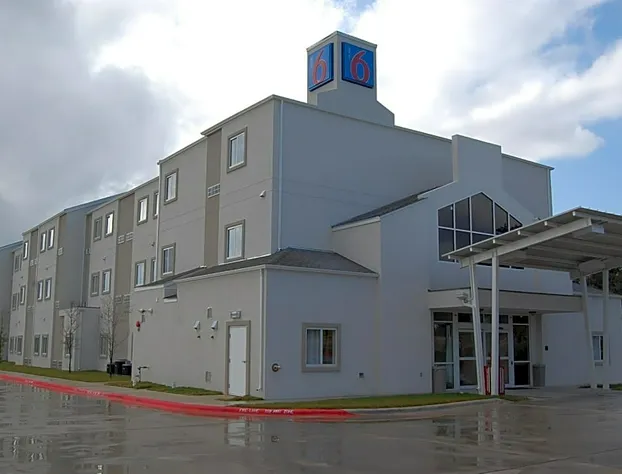 Motel 6 Cedar Park, TX hotel detail image 1