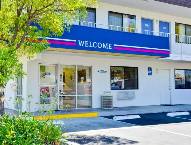 Motel 6 Santa Nella, CA - Los Banos - Interstate 5 hotel detail image 3