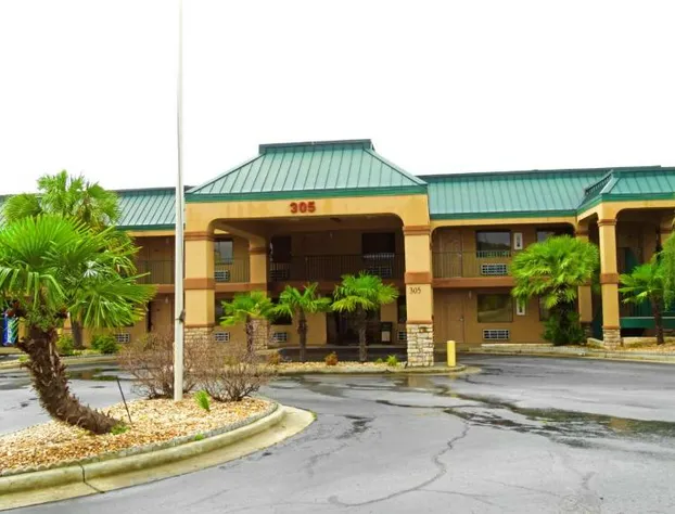 Super 8 by Wyndham Byron/South Macon hotel detail image 1