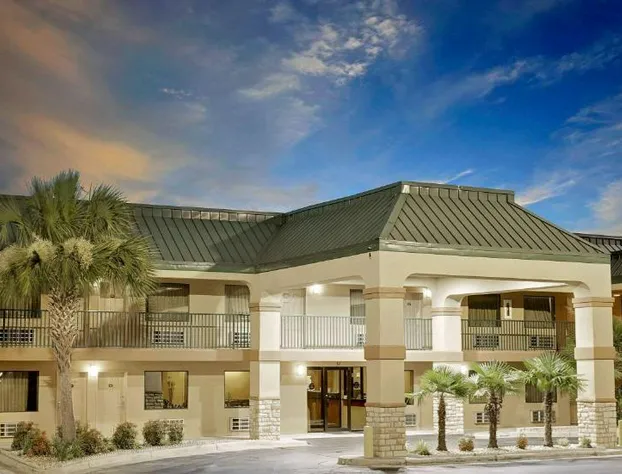 Super 8 by Wyndham Byron/South Macon hotel detail image 2