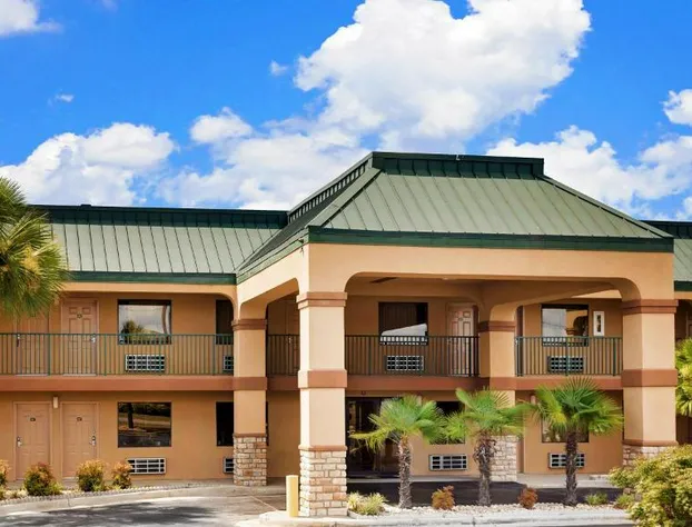 Super 8 by Wyndham Byron/South Macon hotel detail image 3