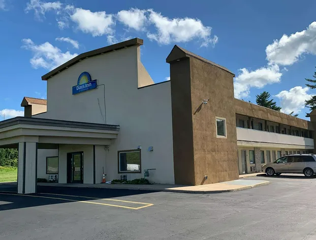 Days Inn by Wyndham Bellville Mansfield hotel detail image 1