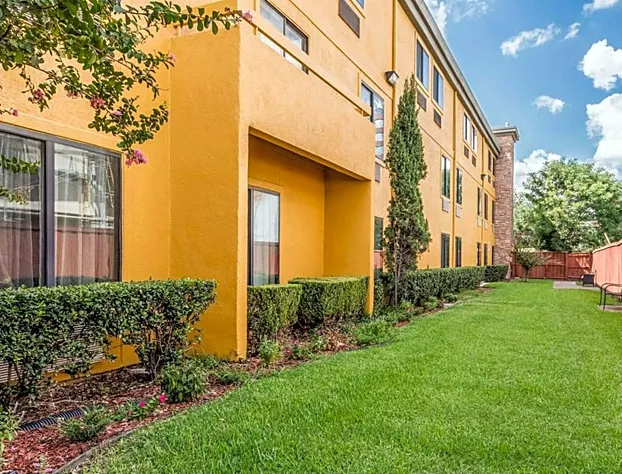 Comfort Inn Dallas Park Central hotel detail image 3