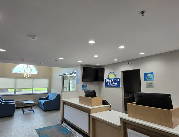 Days Inn & Suites by Wyndham Brandon Amphitheater hotel detail image 1