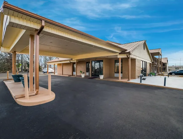 Quality Inn & Suites Corinth West hotel detail image 3