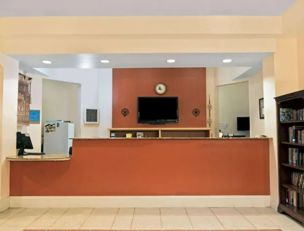 Super 8 by Wyndham Austin/Airport South hotel detail image 3