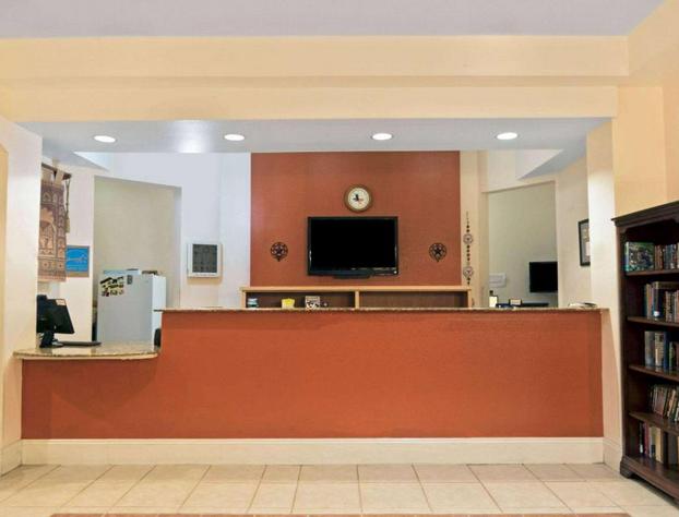 Super 8 by Wyndham Austin/Airport South hotel detail image 4