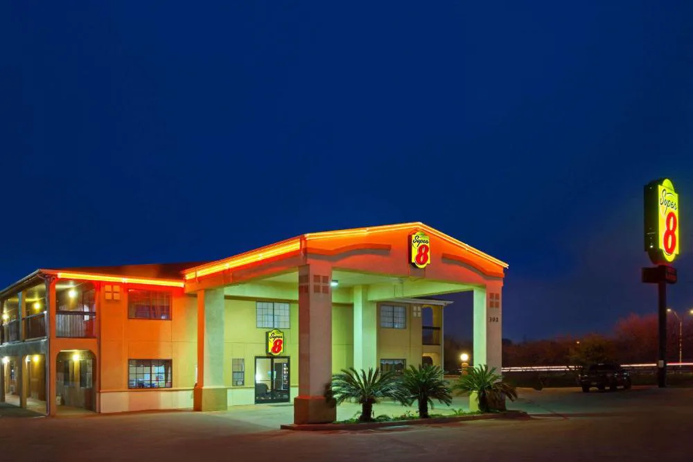 Super 8 by Wyndham San Antonio/Riverwalk Area hotel hero