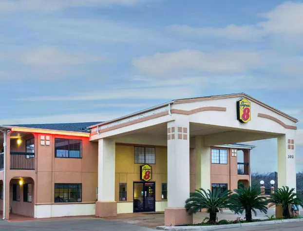 Super 8 by Wyndham San Antonio/Riverwalk Area hotel detail image 1