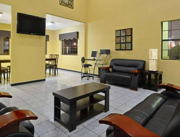 Super 8 by Wyndham San Antonio/Riverwalk Area hotel detail image 2