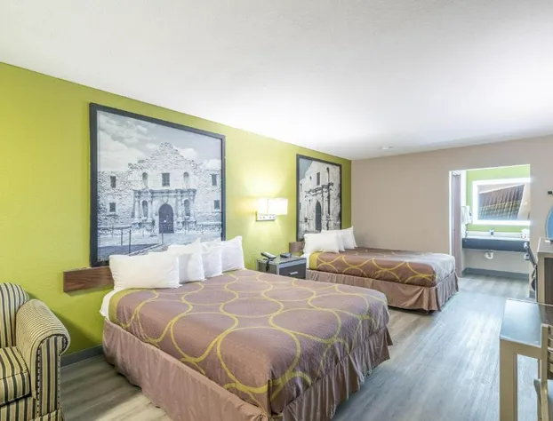 Super 8 by Wyndham San Antonio/Riverwalk Area hotel detail image 4