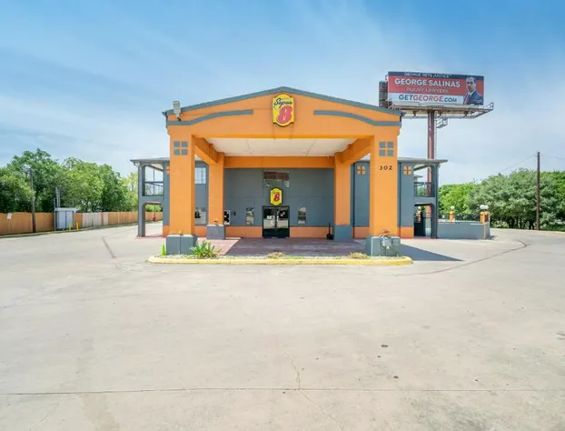 Super 8 by Wyndham San Antonio/Riverwalk Area hotel detail image 1